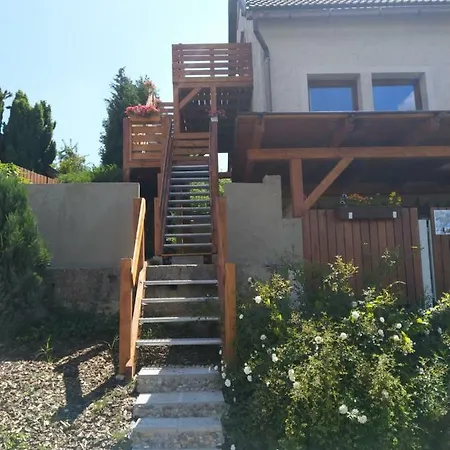 アパート Sharka -sarka Justrova ジェチーン